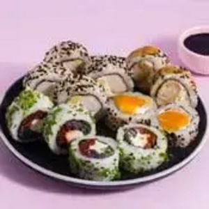 Oferta de Tokio 12 por $1199 en Sushi Pop