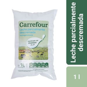 Oferta de Leche descremada fresca Carrefour sachet por $131,5 en Carrefour