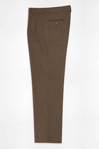Oferta de Pantalón de vestir liso marrón oscuro por $2999 en Macowens