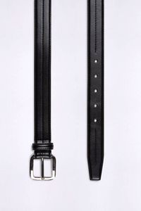 Oferta de Cinturón de vestir liso Negro por $3699 en Macowens
